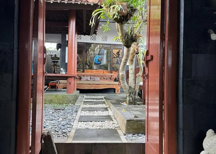 Ulustar- Uluwatu