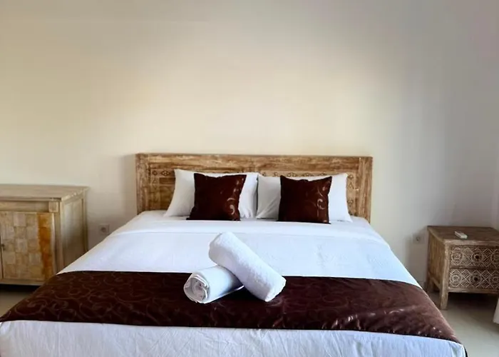 Ulustar- Uluwatu Guest house 3*